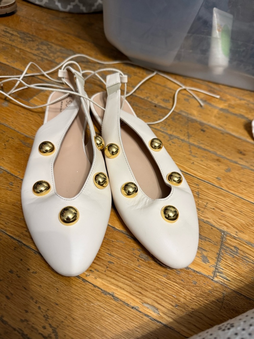 A soliani 39 scala Women’s White Lace-Up Ballet Flats with Gold Studs
